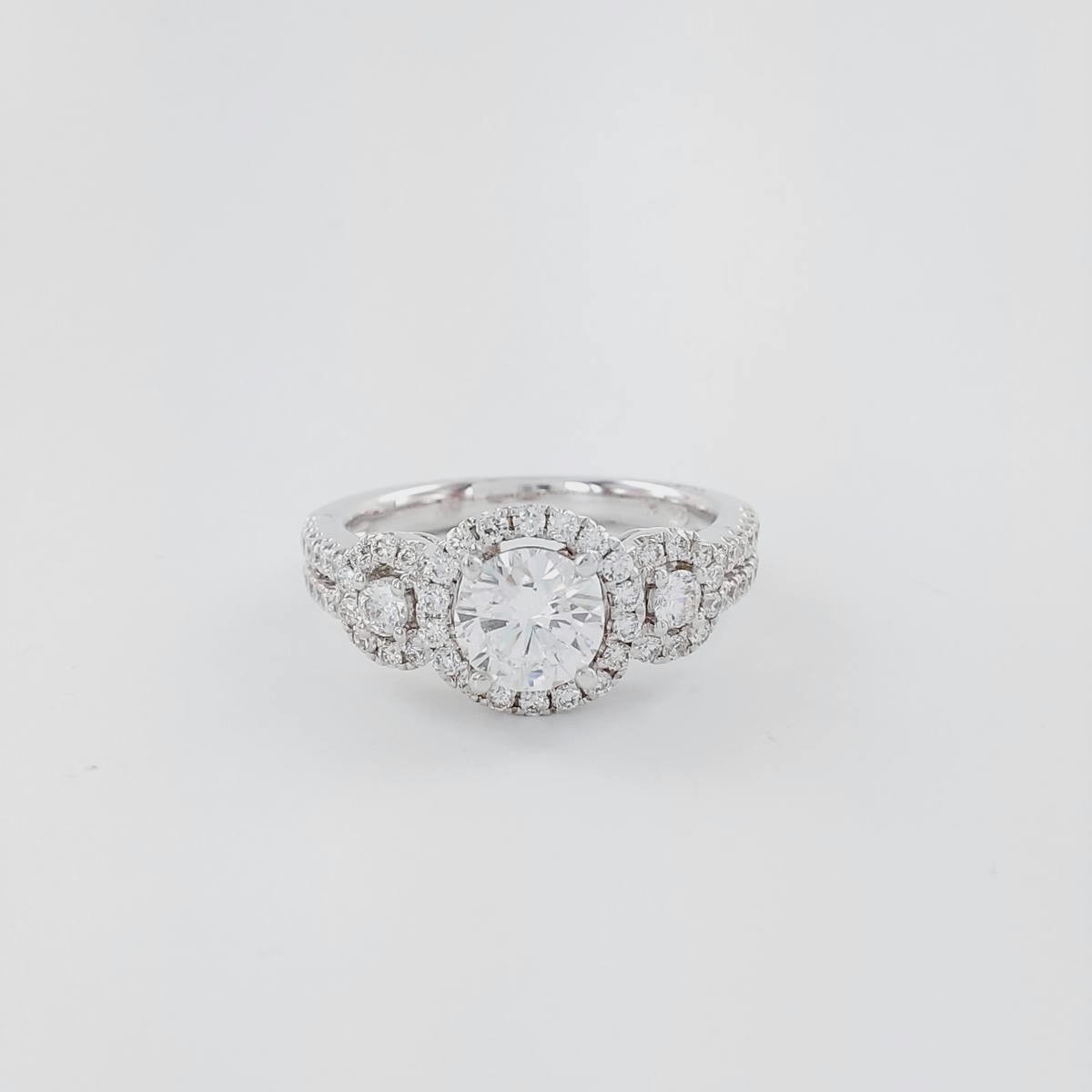 ANILLO BRILLANTE 0.59 CT Y BRILLANTES 0.50 CT